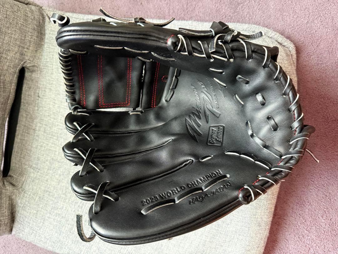 ミズノプロ硬式用　左利き　2023世界一モデル 伊藤大海型　中古美品