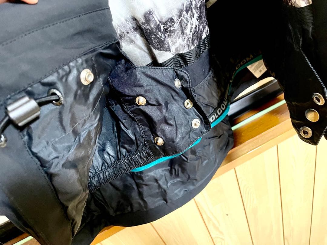 送料込★VOLCOM⭐︎GORE-TEXスノーボードウェアM