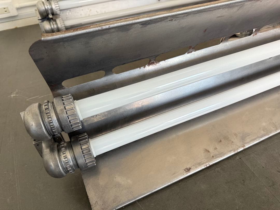 処分値下げチューブランプ　インダストリアル　照明　ヴィンテージ　アンティーク