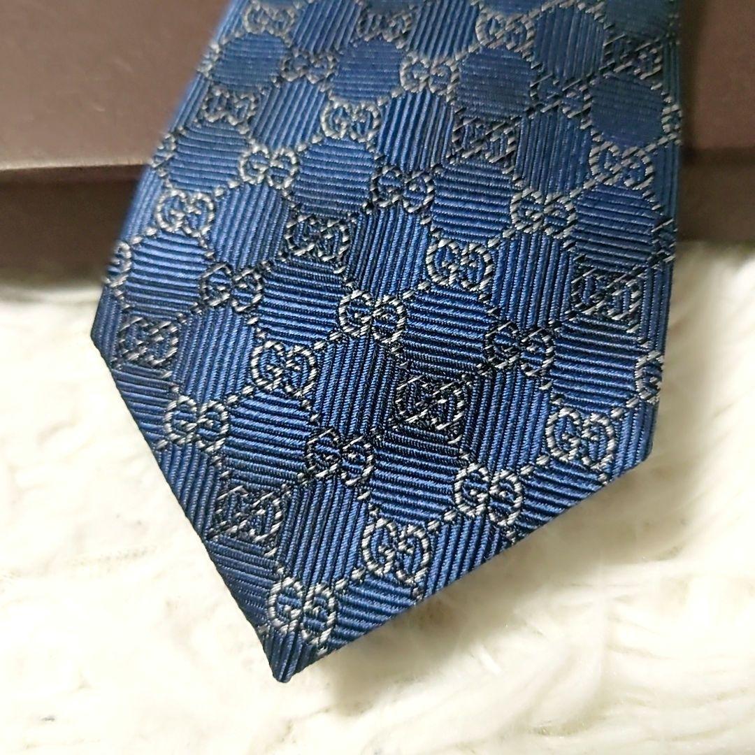 美品 希少 細身 ✨️ GUCCI ネクタイ GG柄✕幾何学模様 ネイビー