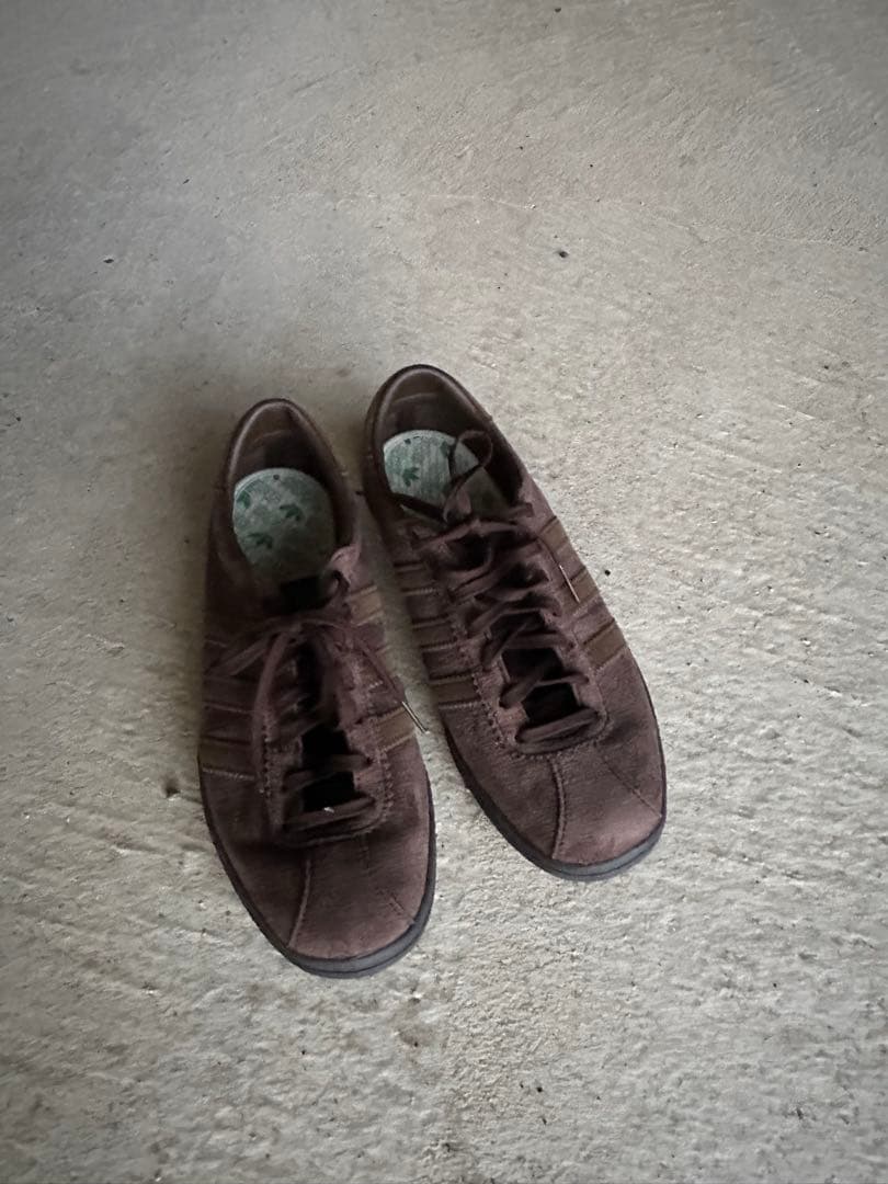 adidas タバコグルーエン