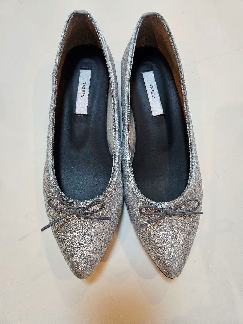 ヴィリーナ 晴雨兼用ポインテッドバレエシューズ(グリッターシルバー)