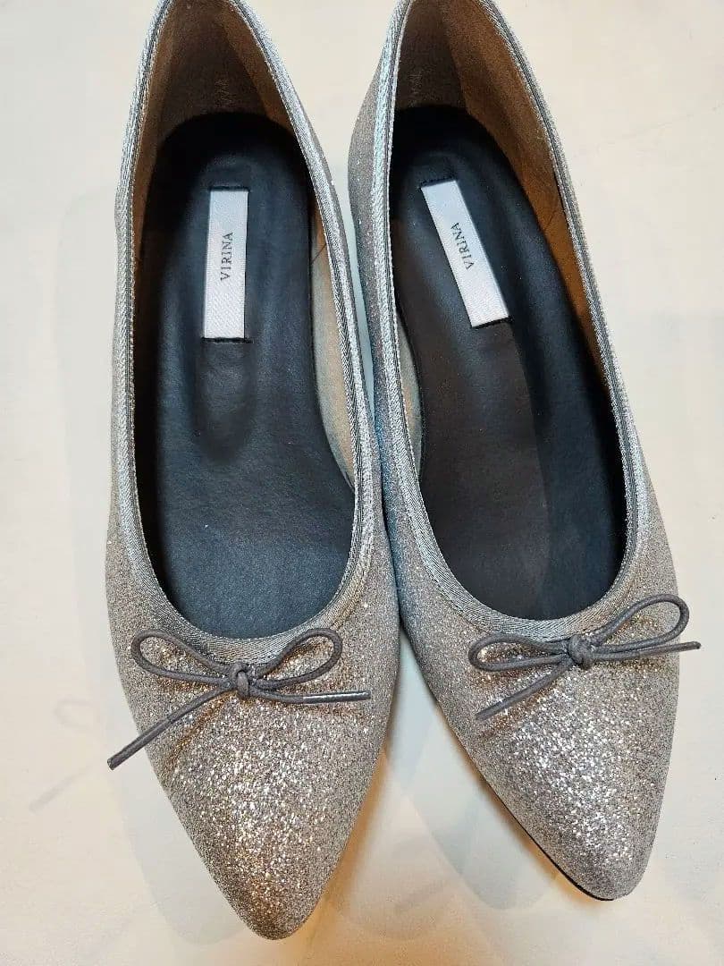 ヴィリーナ 晴雨兼用ポインテッドバレエシューズ(グリッターシルバー)