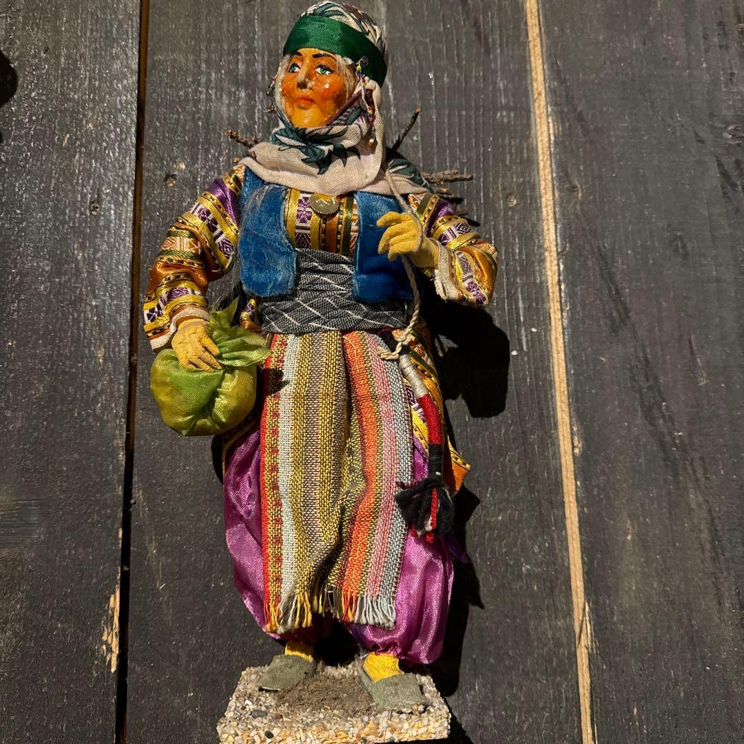トルコアンティーク人形 薪拾い女性