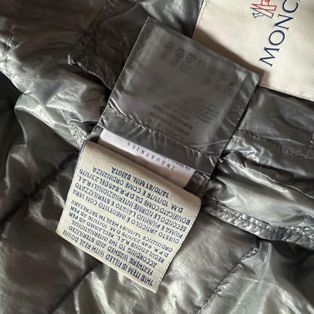 〈クリーニング済み〉モンクレール ダウンジャケット ワッペン有り 男女兼用