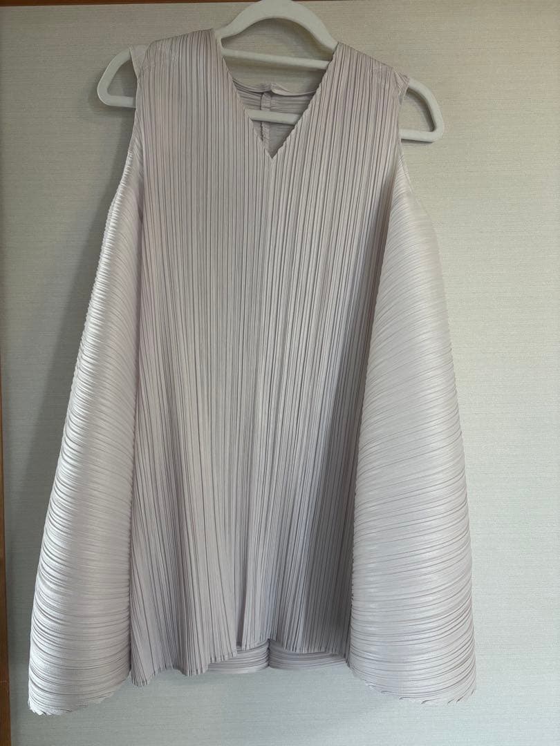 [美品] プリーツプリーズ　ベージュチュニックトップス