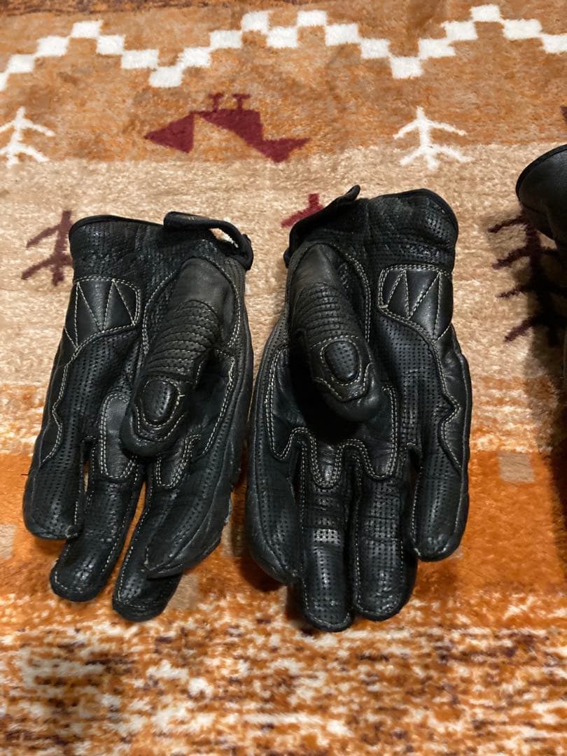 YELLOW CORN（イエローコーン）バイクグローブ 冬用と3シーズン用の2つ