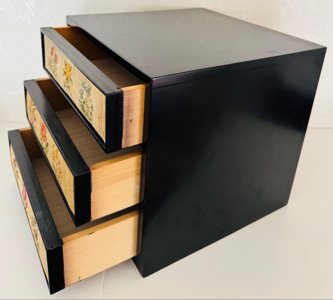 3段チェスト　引き出し　花刺繍　インテリア収納　和箪笥　昭和レトロ　ヴィンテージ