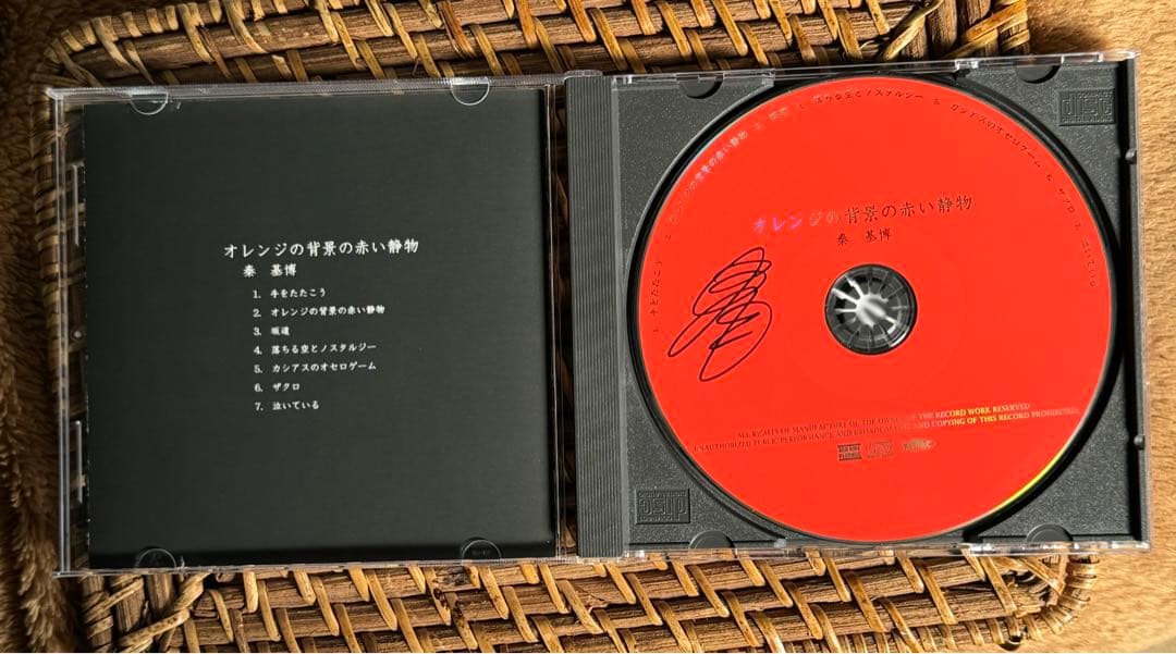 【サイン入り】オレンジの背景の赤い静物 秦基博