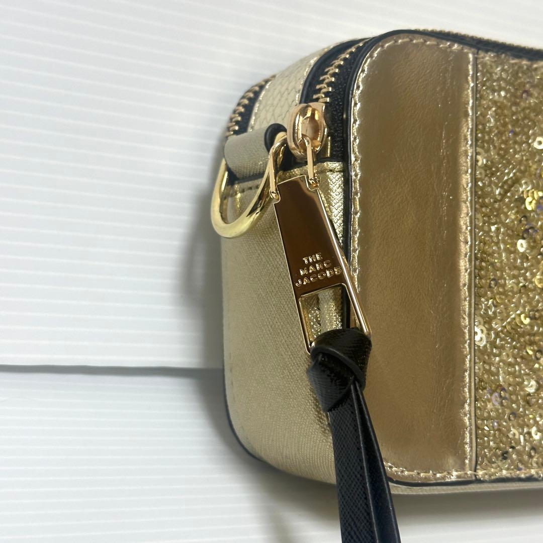 新品◆マークジェイコブス スナップショットショルダーバッグ ストライプゴールド