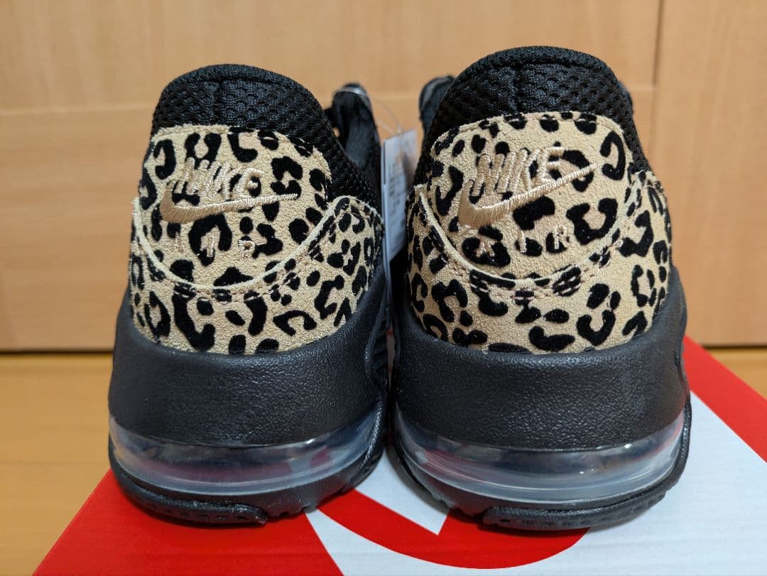 NIKE ブラック レオパード スニーカー