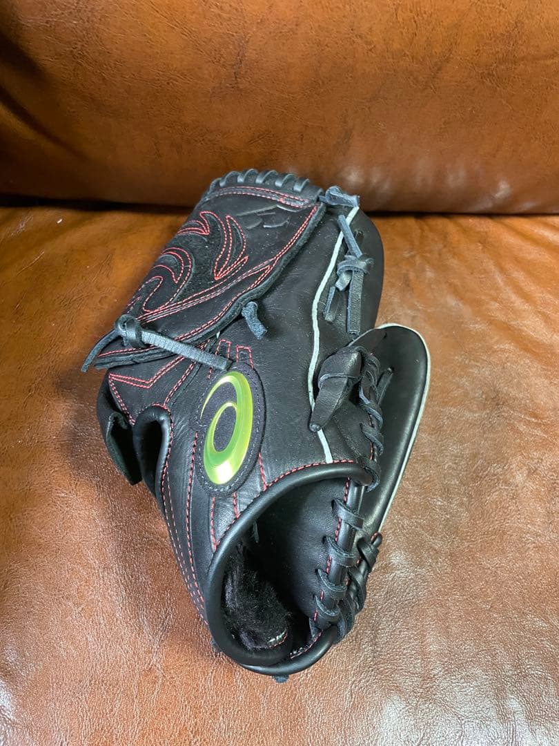 軟式グローブ 黒 赤ステッチ