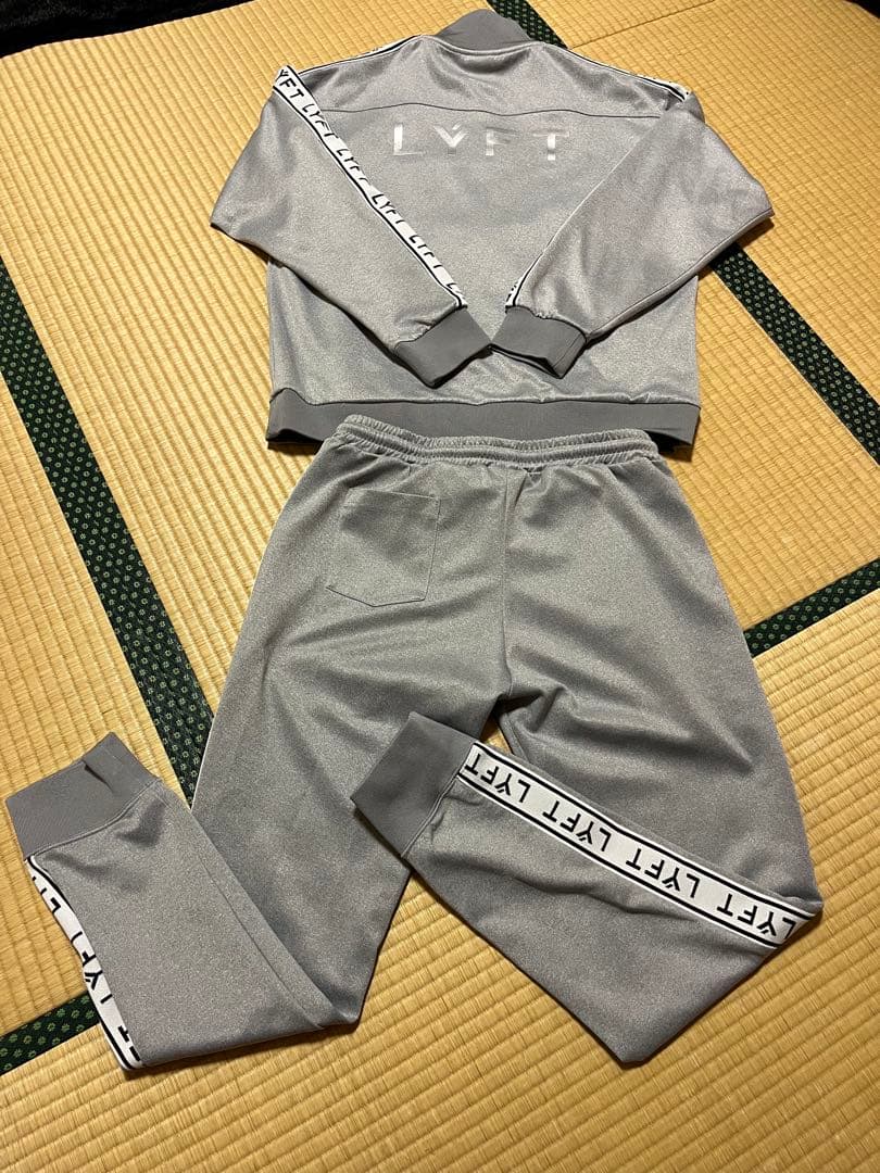 【美品】LYFT セットアップ　ロゴライン　ジャージ　グレー　バラ売り不可　M