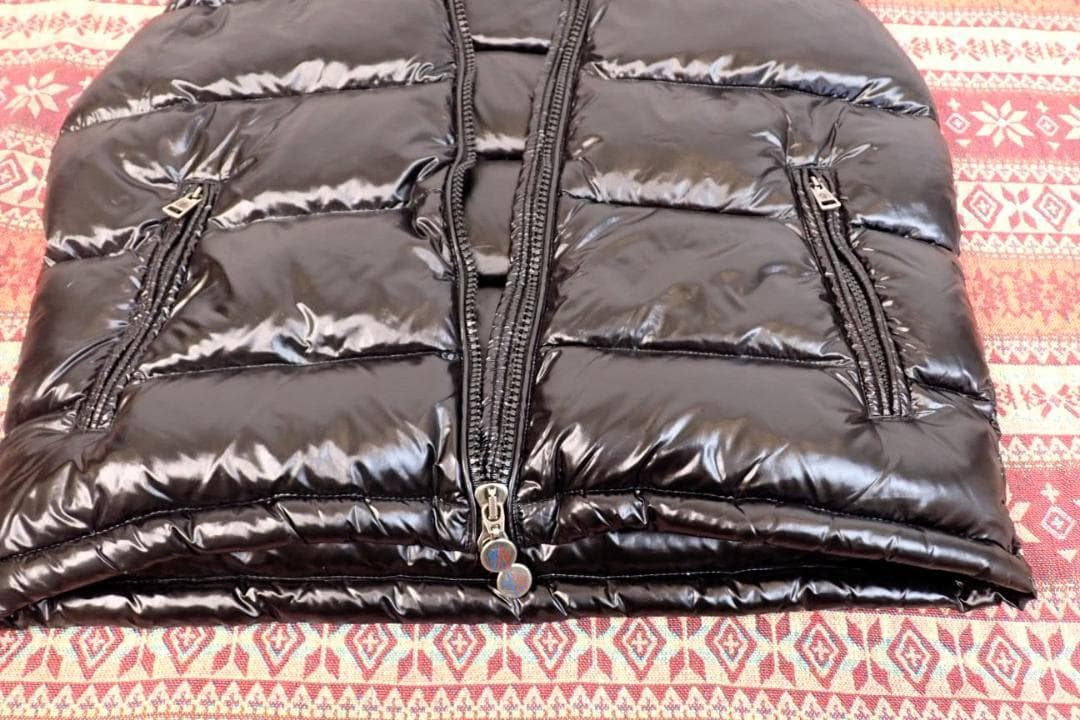MONCLER ダウンベスト 光沢ブラック 02