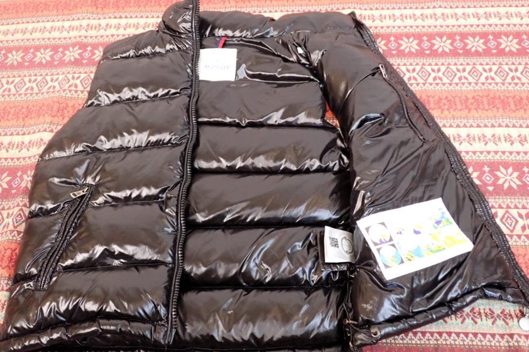 MONCLER ダウンベスト 光沢ブラック 02