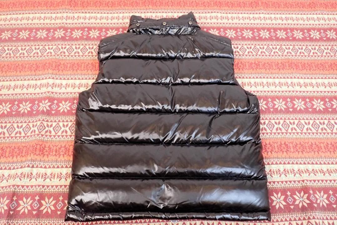 MONCLER ダウンベスト 光沢ブラック 02