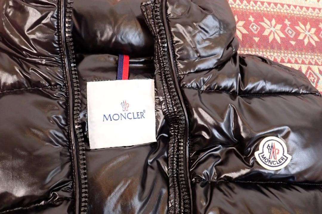 MONCLER ダウンベスト 光沢ブラック 02