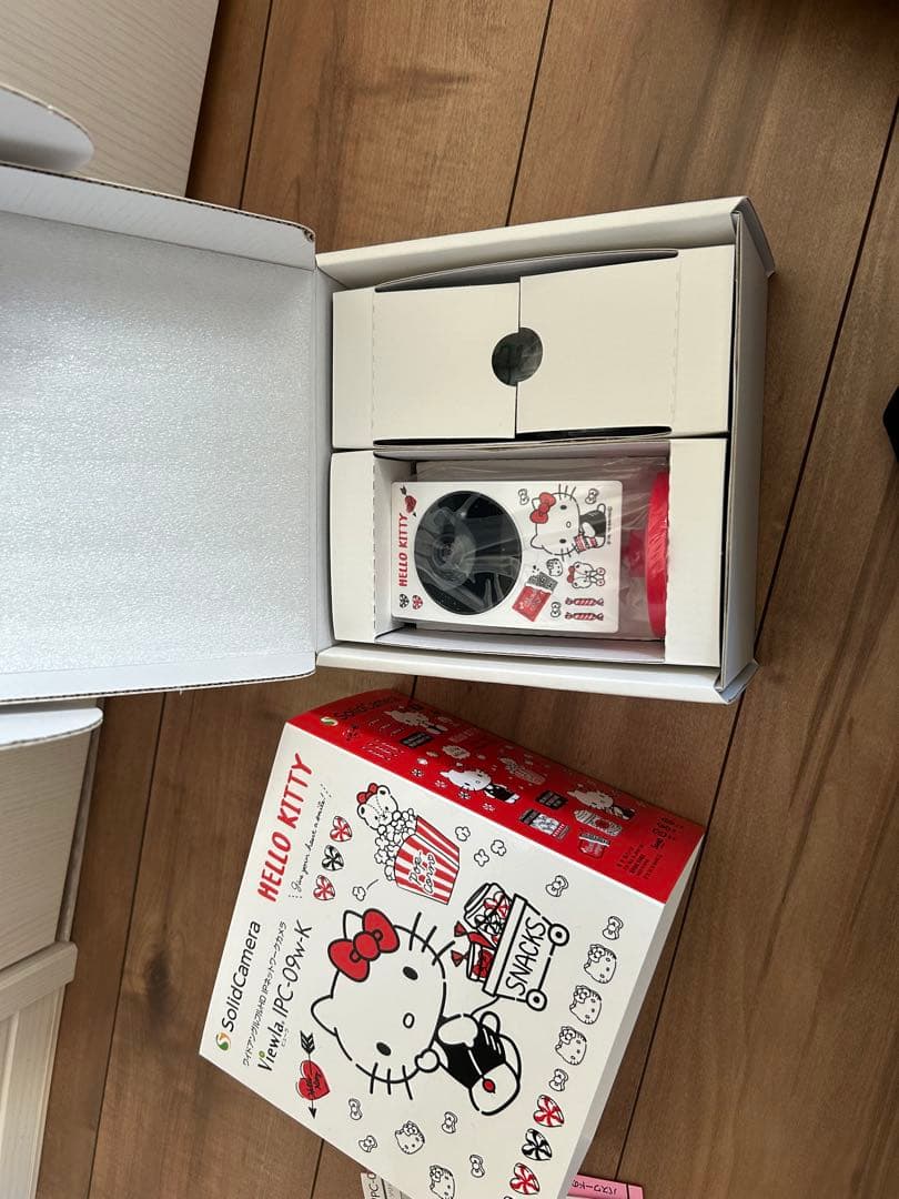 ☆美品☆ソリッドカメラ　ハローキティ 防犯カメラ IPC-09w-K