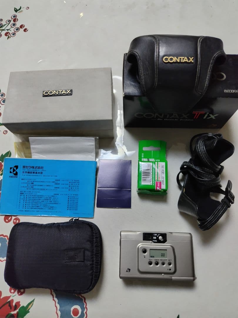 CONTAX（コンタックス） Tix フィルムカメラ 箱付き　電池、フィルム付き
