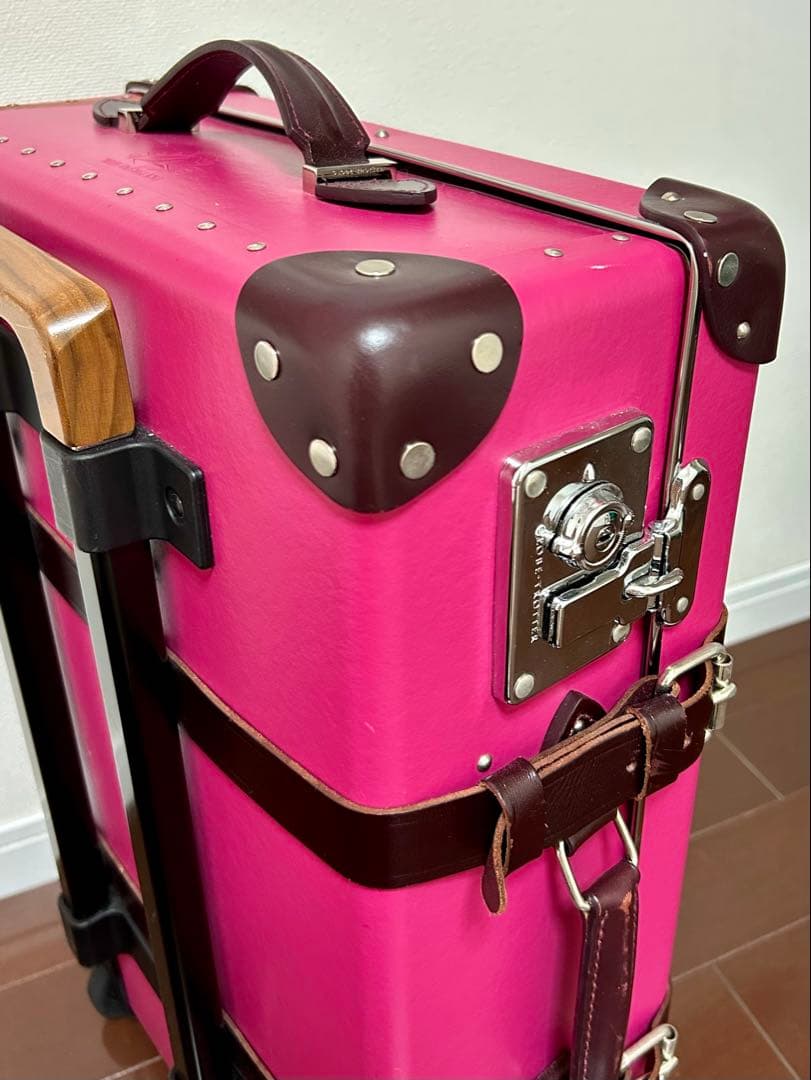 グローブトロッター　スーツケース　ピンク