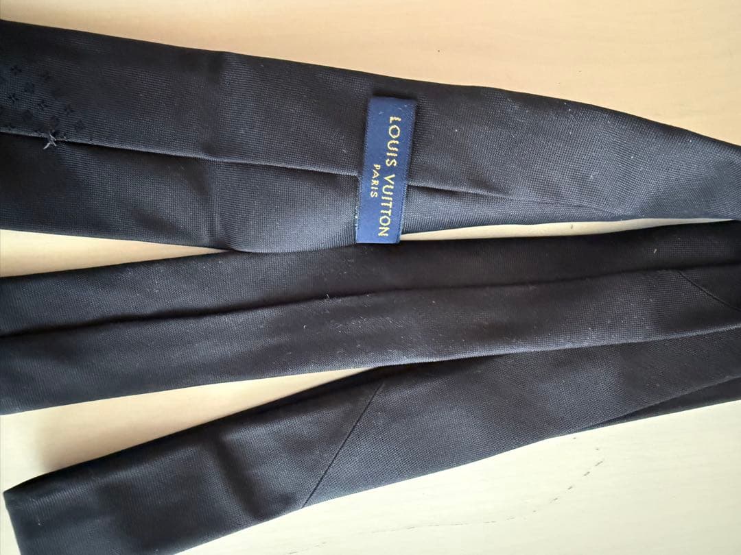 黒いネクタイ ルイヴィトン　箱付