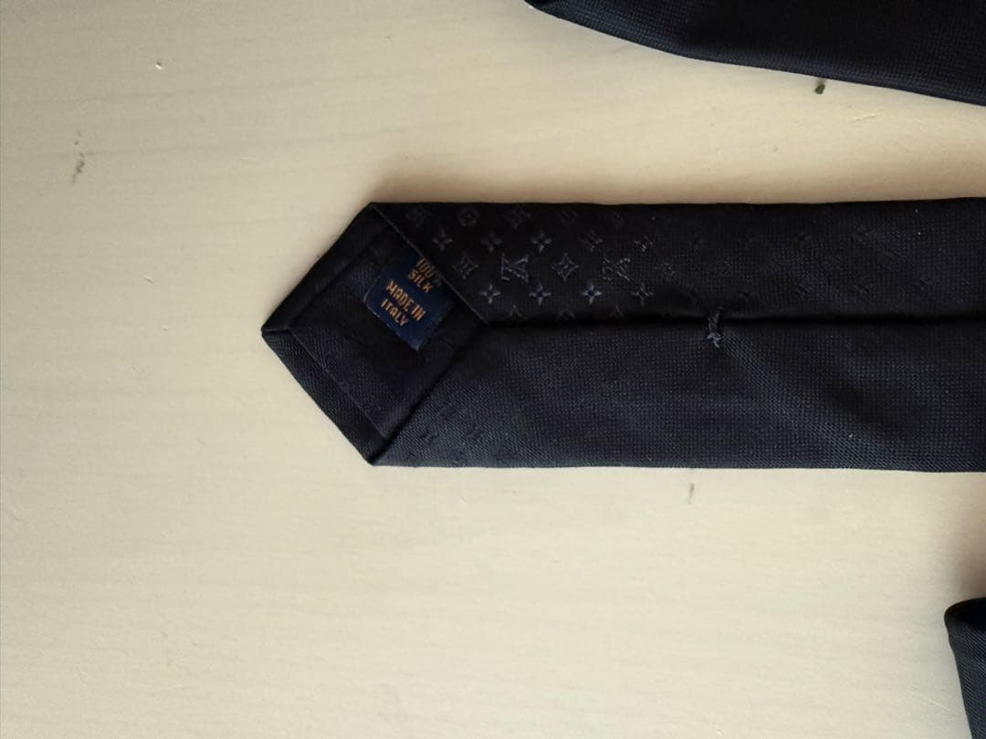 黒いネクタイ ルイヴィトン　箱付