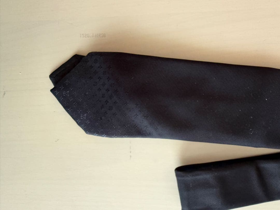 黒いネクタイ ルイヴィトン　箱付