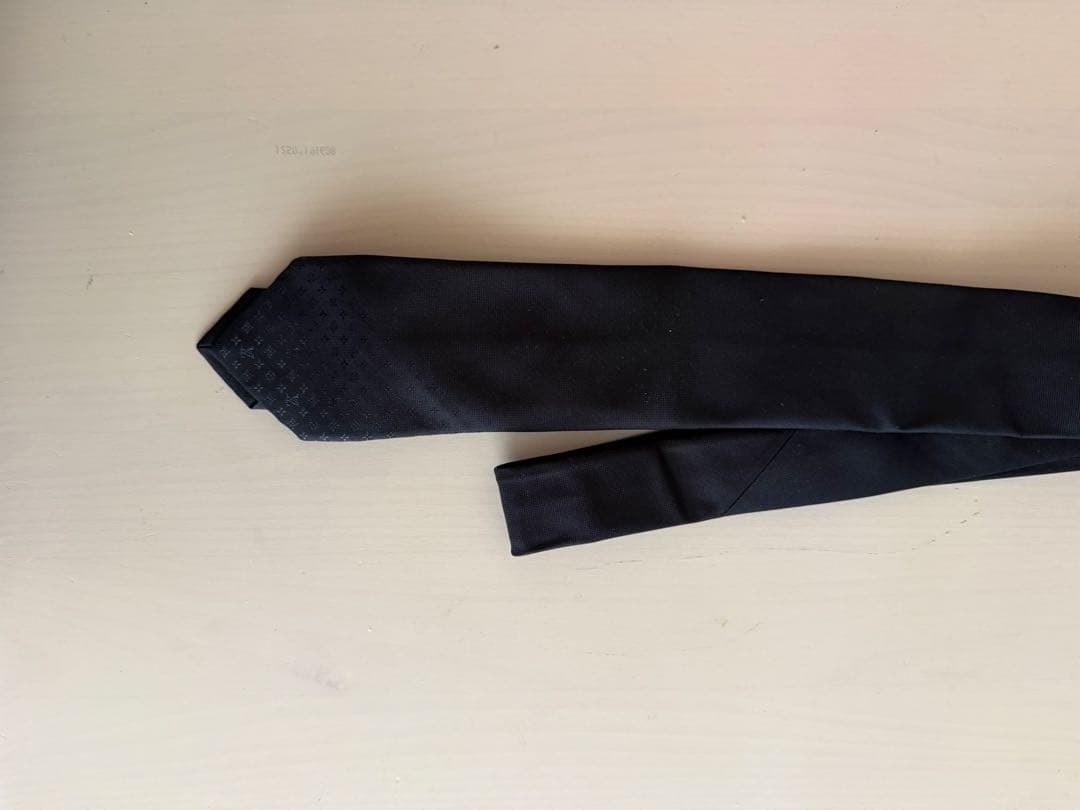 黒いネクタイ ルイヴィトン　箱付