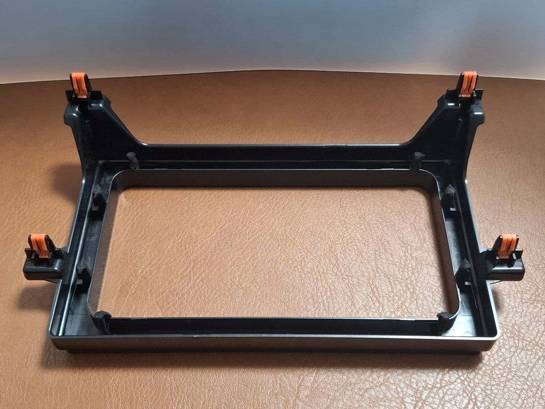 トヨタ NSCN-W68 純正７インチナビ パネル付