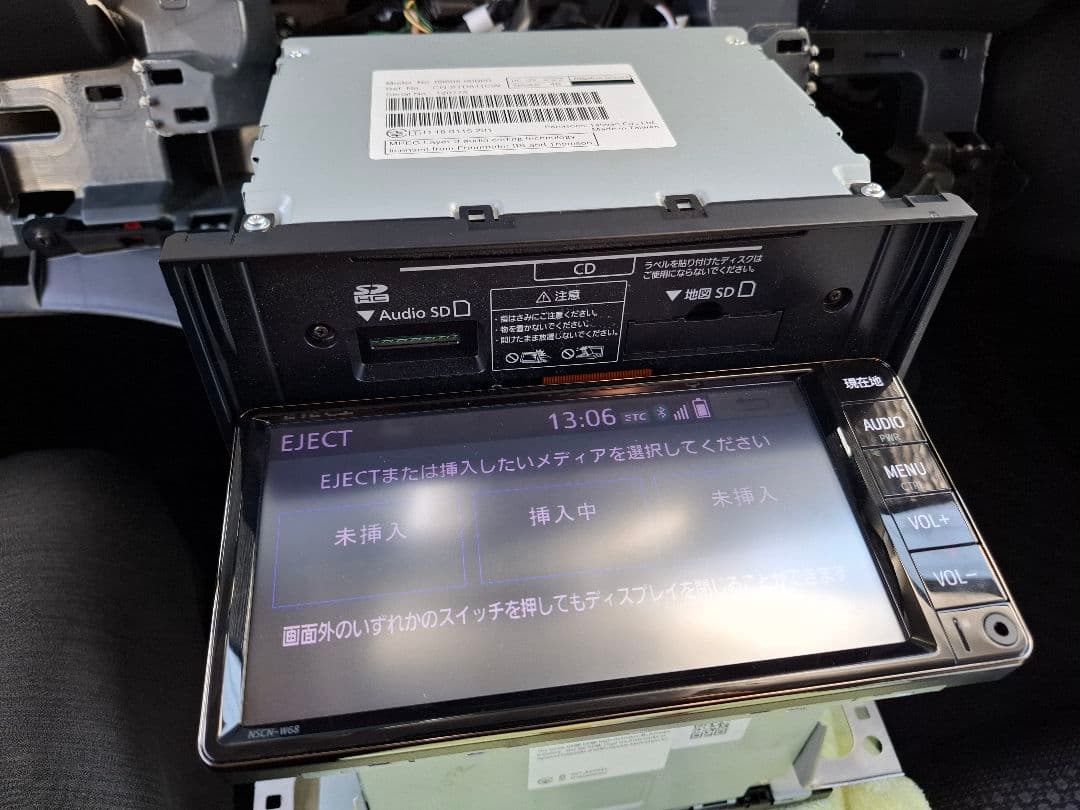 トヨタ NSCN-W68 純正７インチナビ パネル付