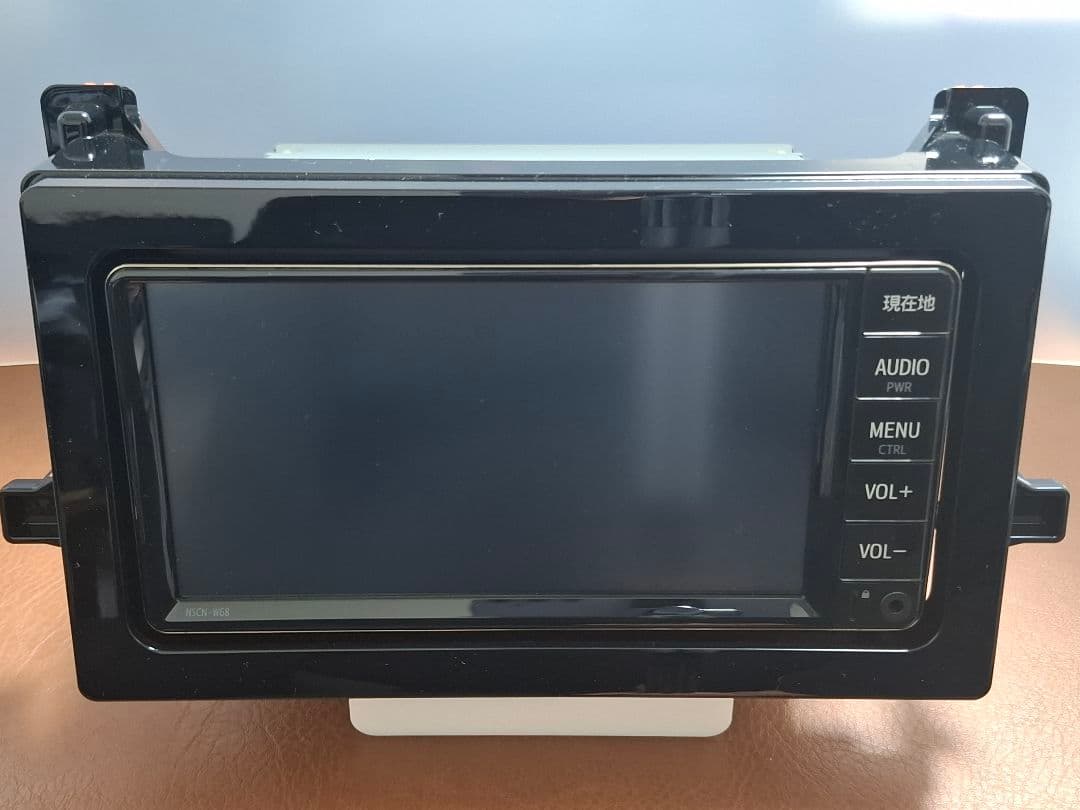 トヨタ NSCN-W68 純正７インチナビ パネル付