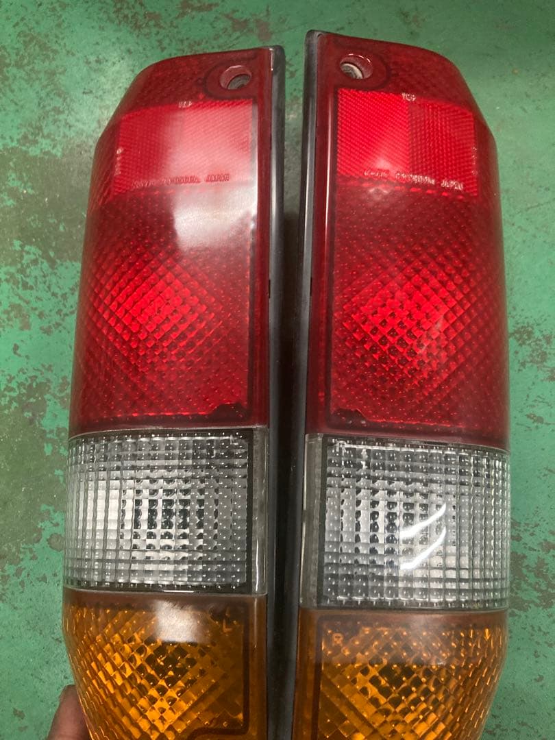 ランドクルーザー70系78 ロング　純正テールランプ左右