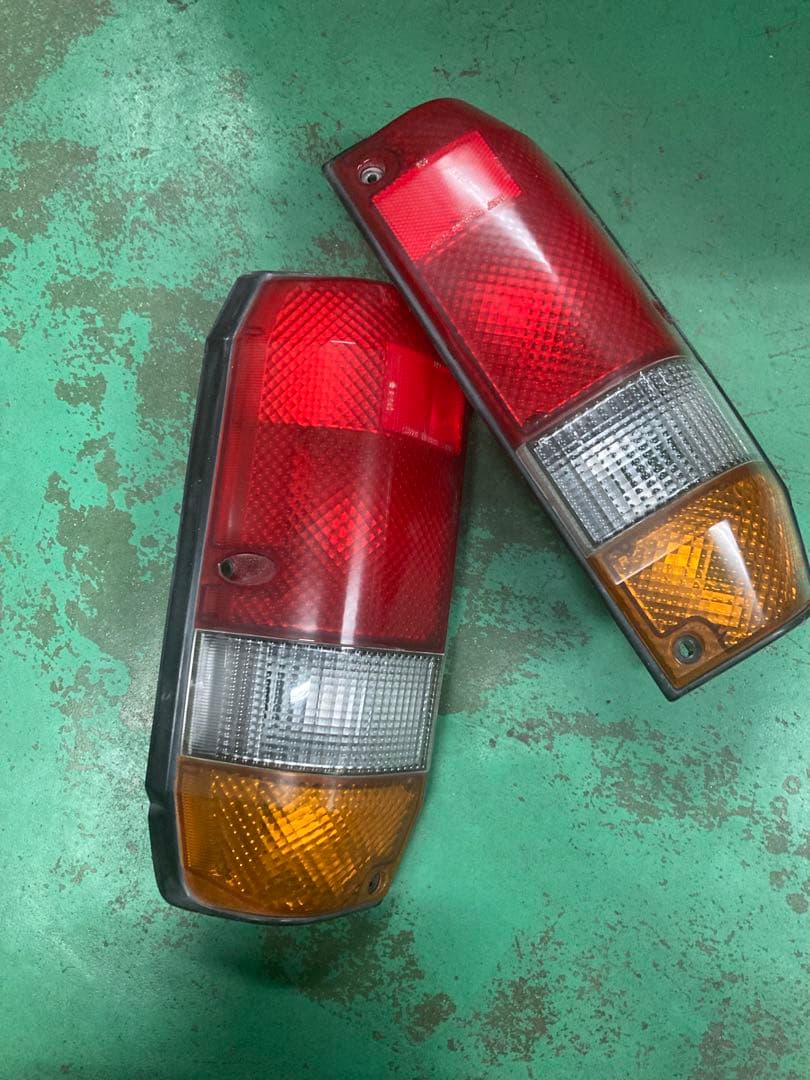 ランドクルーザー70系78 ロング　純正テールランプ左右