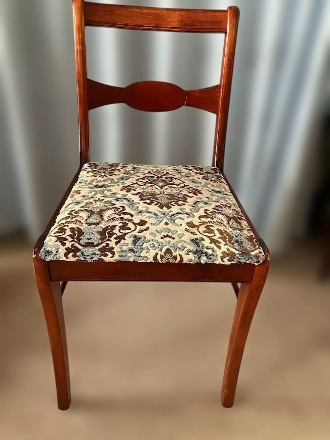 クラシック木製ダイニングチェア