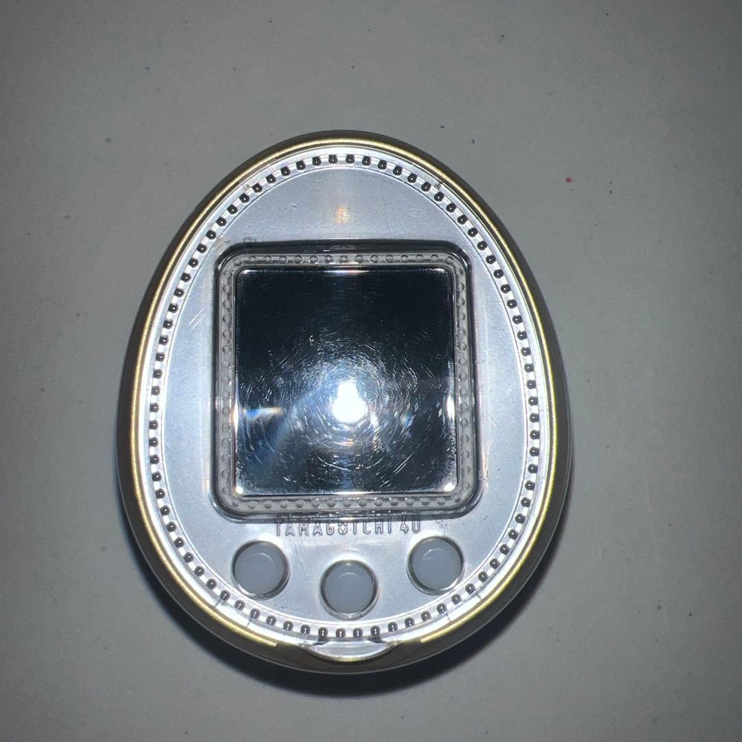 バンダイ たまごっち4U ホワイト/ゴールド