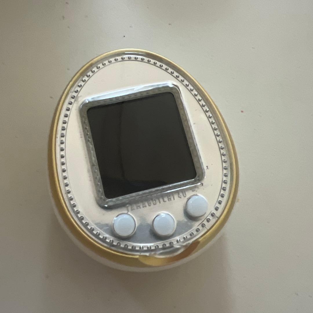 バンダイ たまごっち4U ホワイト/ゴールド