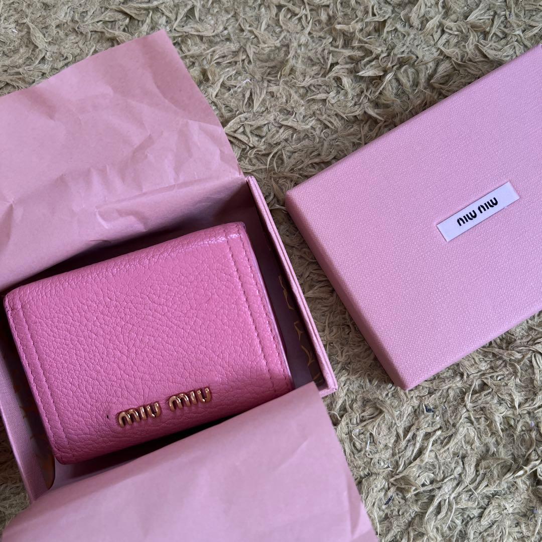 MIU MIU 三つ折り財布 ピンク 黒