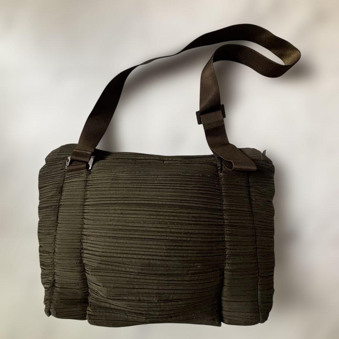 PLEATS PLEASE プリーツプリーズ ショルダーバッグ カーキブラウン