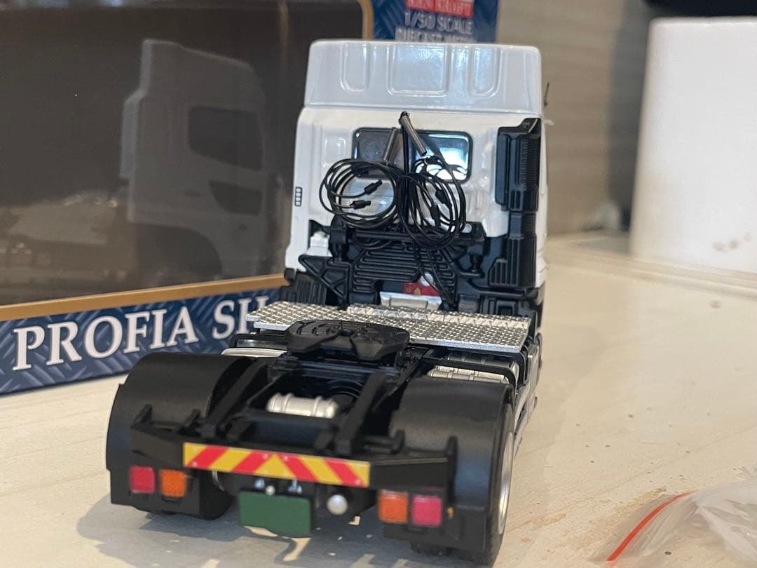 ケンクラフト 1/50 プロフィアハイルーフ ホワイト