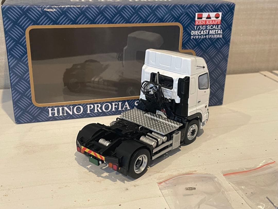 ケンクラフト 1/50 プロフィアハイルーフ ホワイト