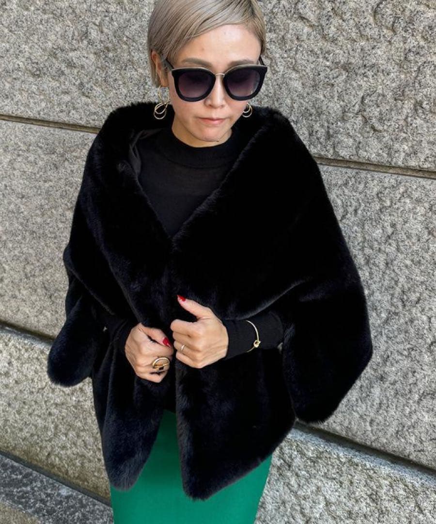 JENNE リッチボリュームファーケープ　ブラック