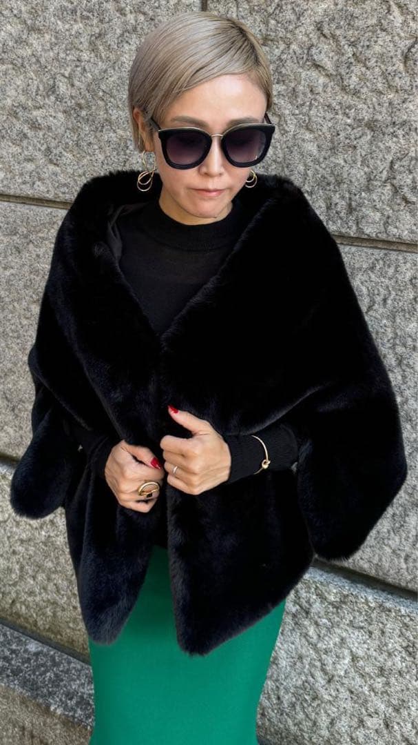 JENNE リッチボリュームファーケープ　ブラック