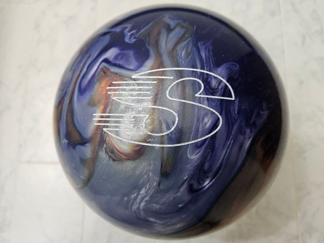 ハイスポーツ社 ストーム Equinox 15ポンド3オンス ボウリングボール