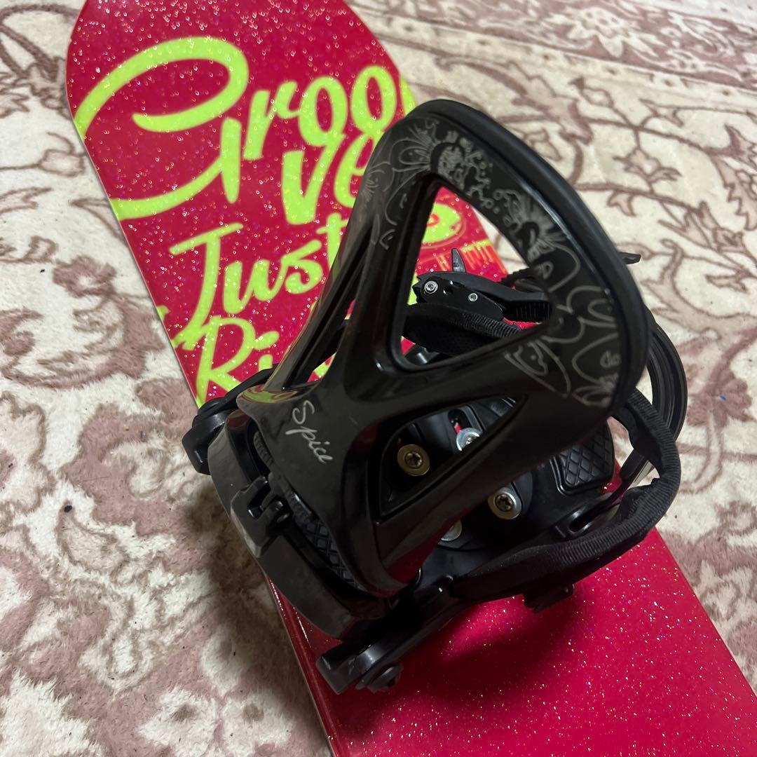 美品 子供 レディース 138.5cm バイン付 スノーボード2点セット