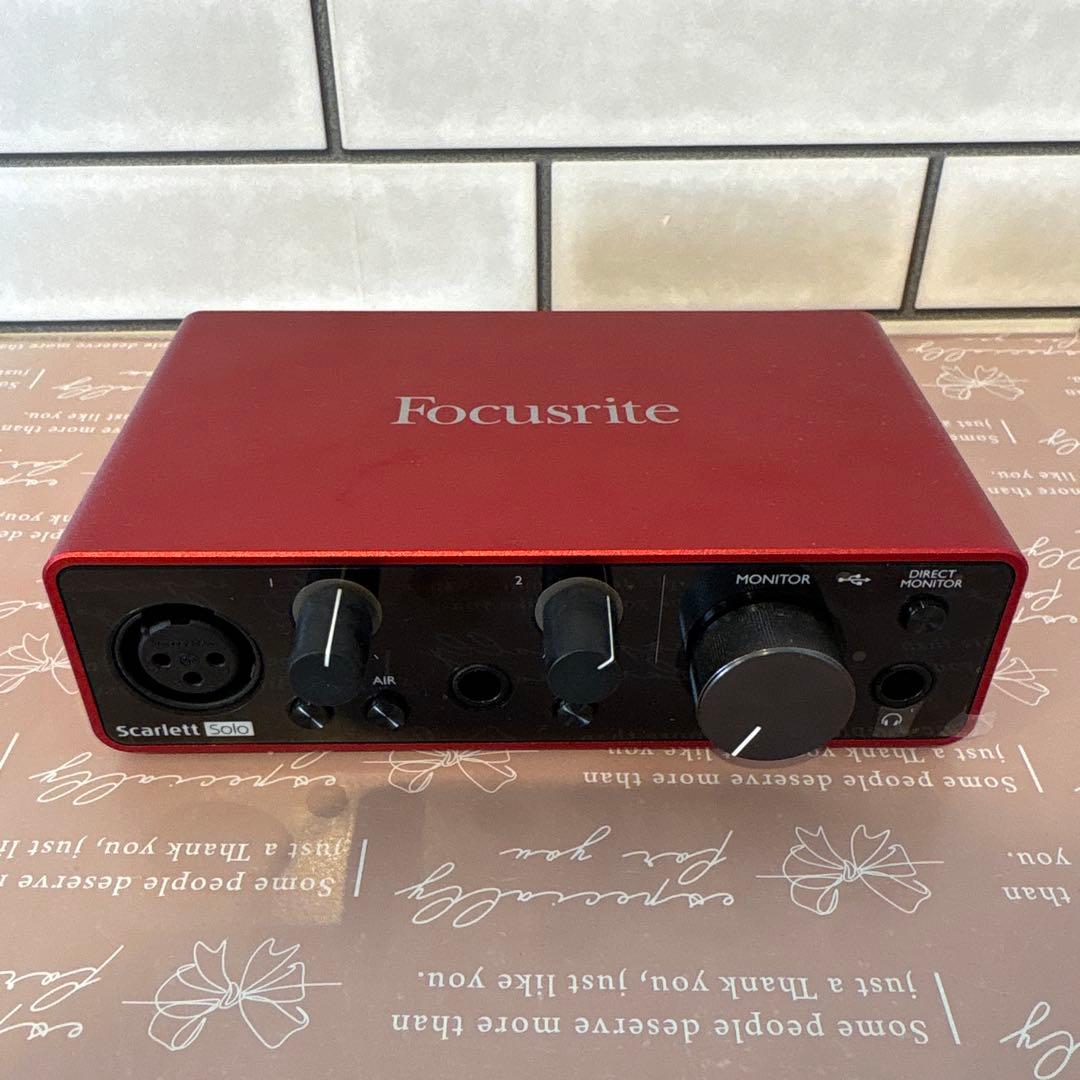 Focusrite Scarlett オーディオインターフェース