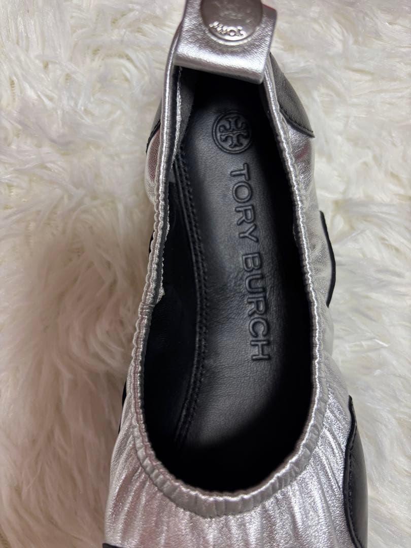 Tory Burch（トリーバーチ） ドット柄シルバーフラットシューズ