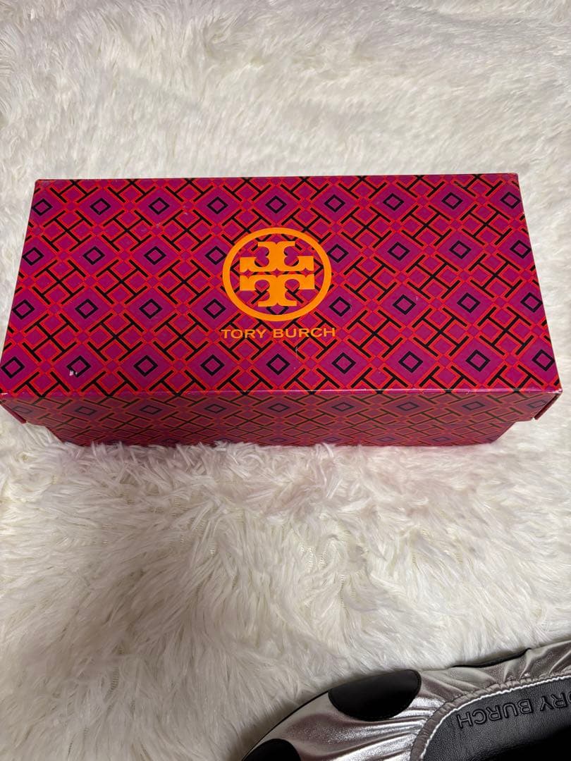 Tory Burch（トリーバーチ） ドット柄シルバーフラットシューズ
