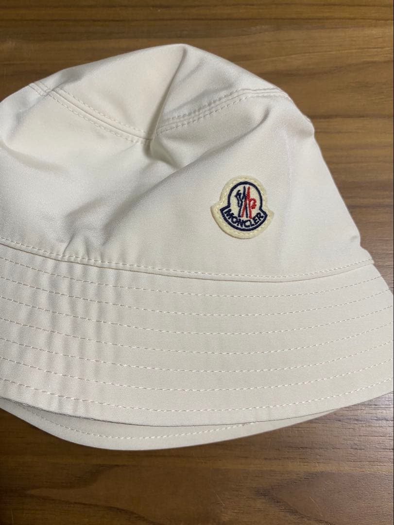 【新品】Moncler バケットハット ホワイト　モンクレール