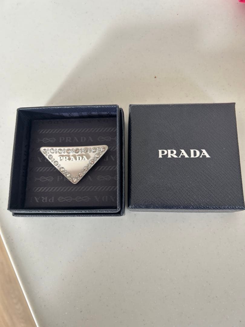 PRADA プレキシガラス　ヘアクリップ　アイボリー