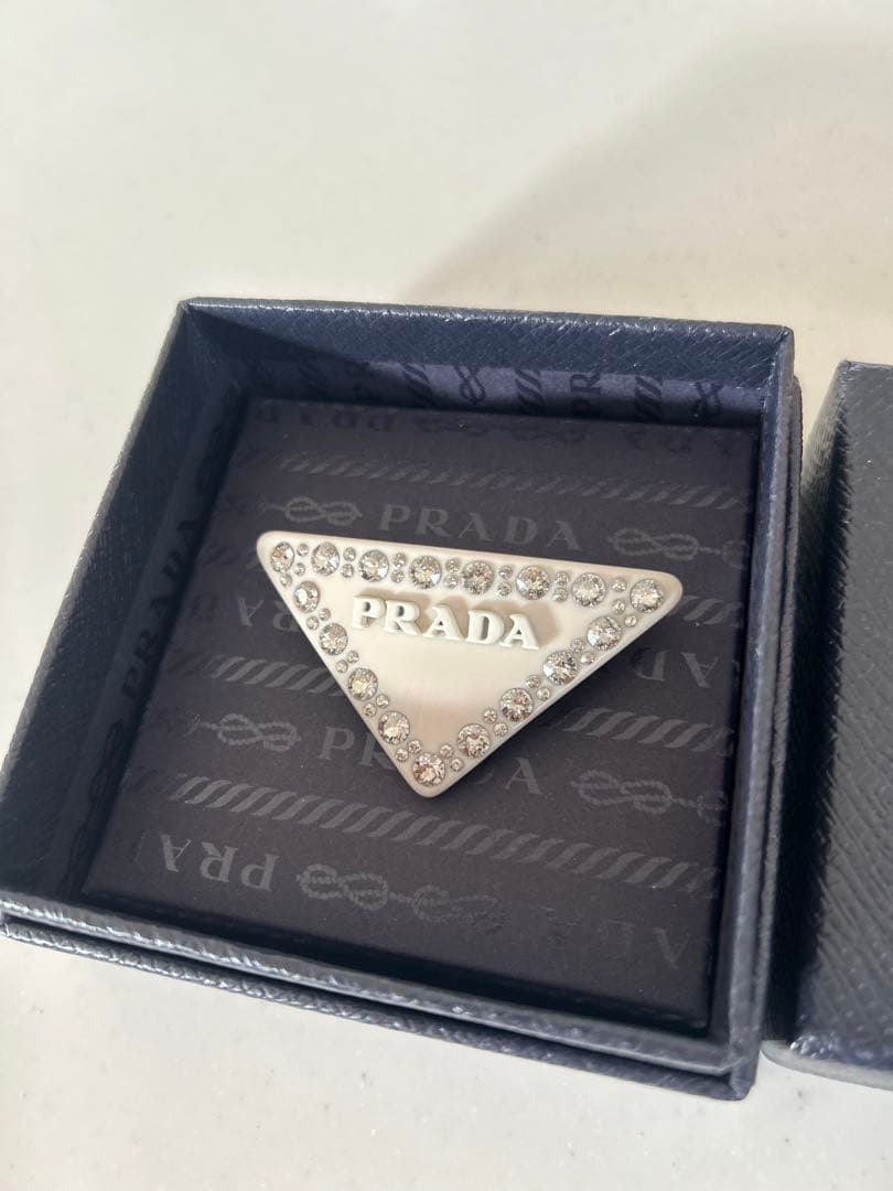 PRADA プレキシガラス　ヘアクリップ　アイボリー